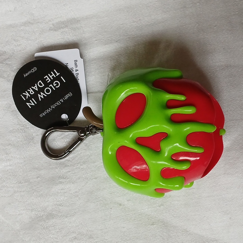 Bath And Body Works Disney Villains Poison Apple Pocketbac Holder Clip Keychain